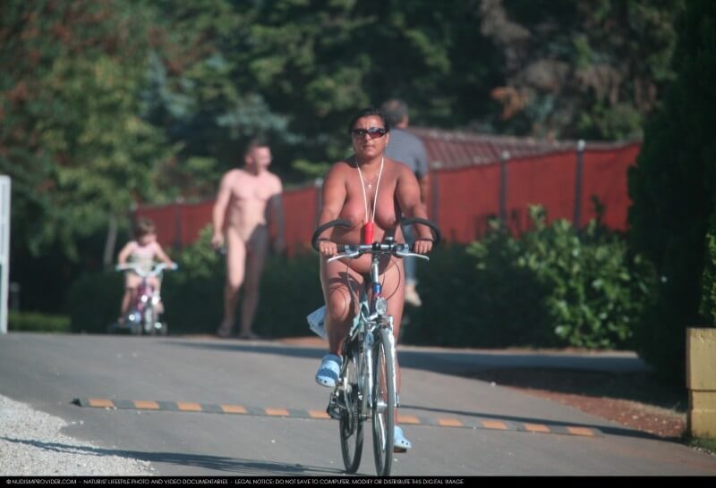 Naturists Road Biking pics - Many beautiful people without clothes