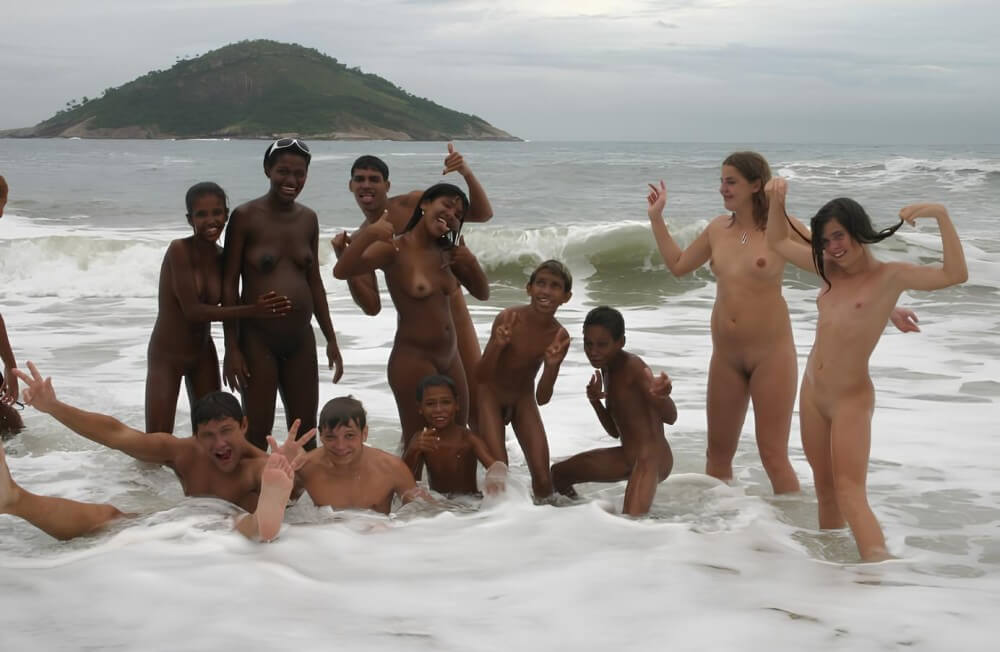 Photo nudism in Brazil - Nudists appreciate and love nature