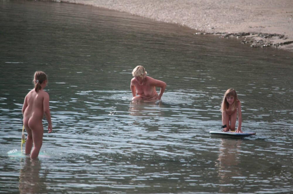 Naturism photo gallery # 14 - Family naturism in European countries