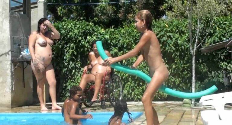 Oceanic Backyard Noon # 1 Full HD - We are naked in the bosom of nature