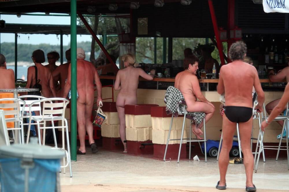 Outdoor diner view - Overcoming shame and awkwardness when taking off clothes
