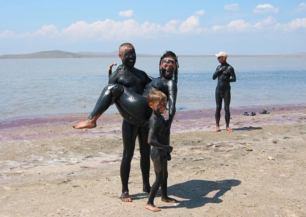 Dark Mud And Clear Water pics - Nudity is an expression of natural beauty