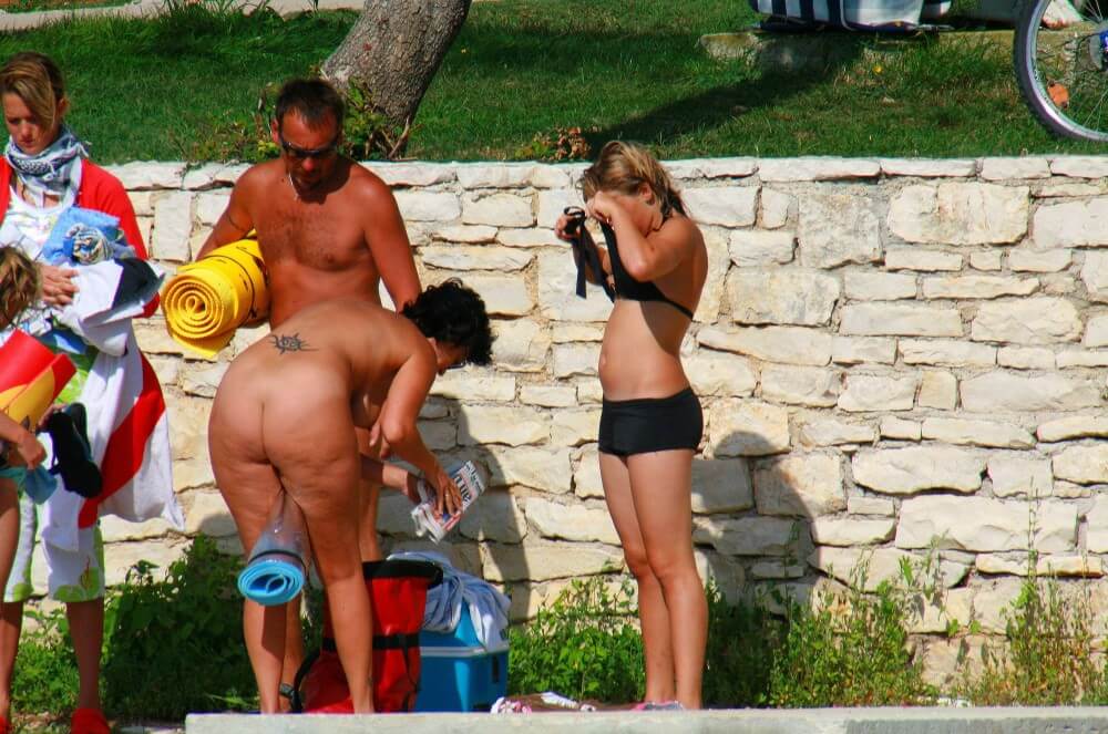 Ula FKK Sisters Day photo gallery - Freedom and harmony in nudism