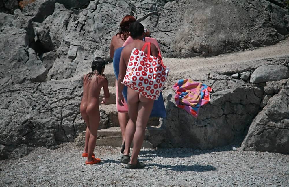 Calling To Go Home pics - Connoisseurs of naturism choose nature
