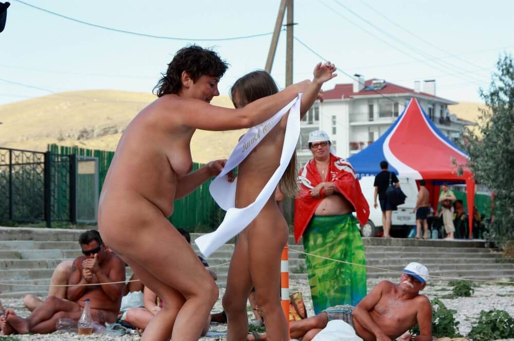 Presenting Mini Awards photos - Rejecting Swimsuits