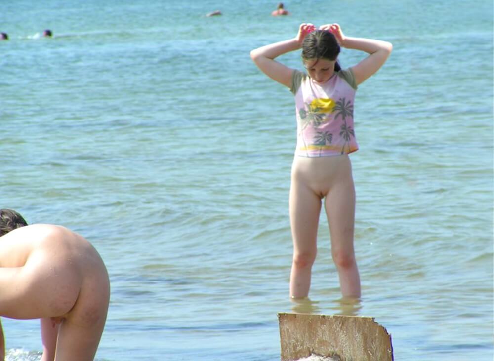 Crazy dirty girls - Naturists live in harmony and tranquility