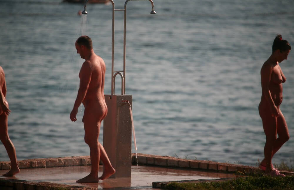 Naturist Shower at Dusk pics - There are many political figures among the movements supporters