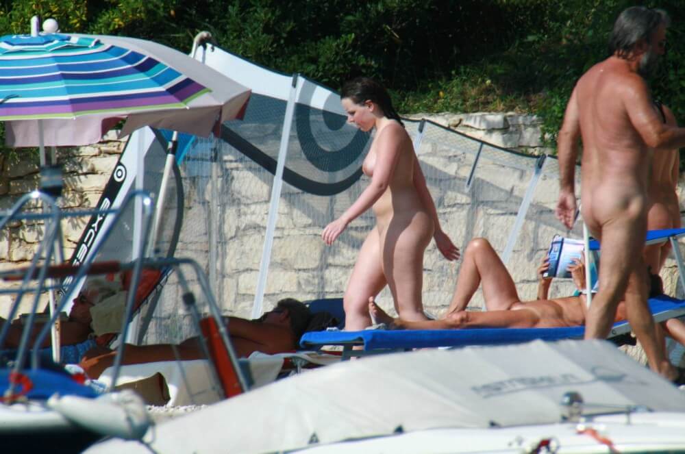 Girl Daytime Bath - Nudism and naturism value harmony
