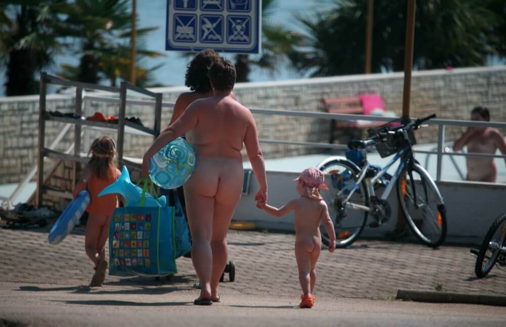 Pool Outskirt Nude Guests pics - Overcoming Shame