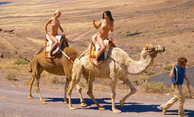 Funny Moments Life pics - Interaction with nature through naturism and nudism
