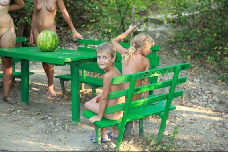 Naturists green picnic photos - Striving for harmony and peace of mind is the essence of naturism