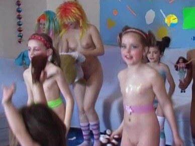 Naturism Freedom: Disco - In naturism, people are equal regardless of circumstances
