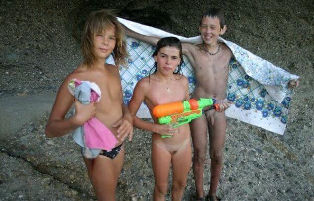 Naturism photo gallery # 33 - Growing up on a nude beach