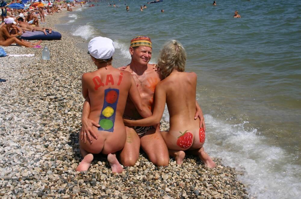 Bold Outdoor Nude Poses pics - Striving for tolerance and respect is the code of conduct among nudists