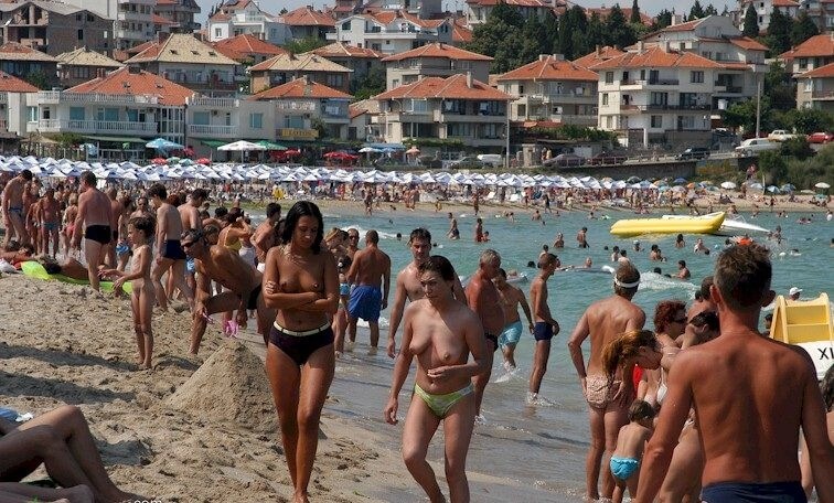 Enature - resort in solar Bulgaria - The practice of naturism helps build trust and honesty among people