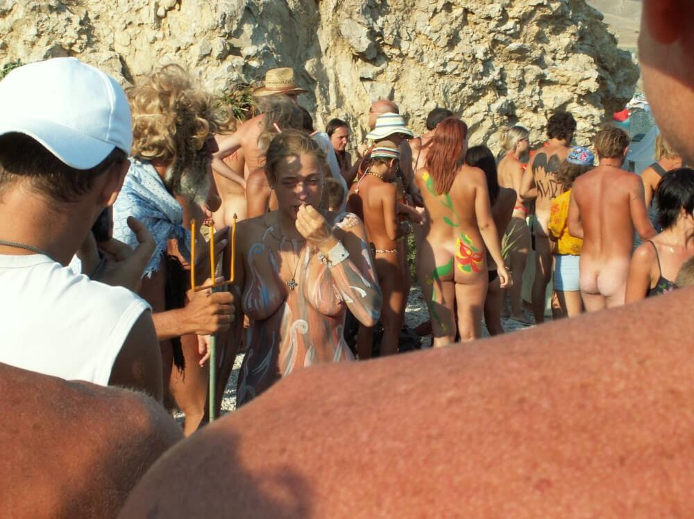 Neptune Day Side Views photos - They value respect for nature and the fully naked body
