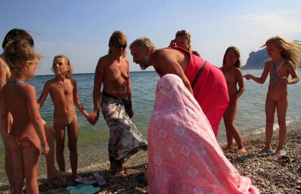 Water Drying Off pics - Nudism and naturism as a philosophy of life based on respect and acceptance
