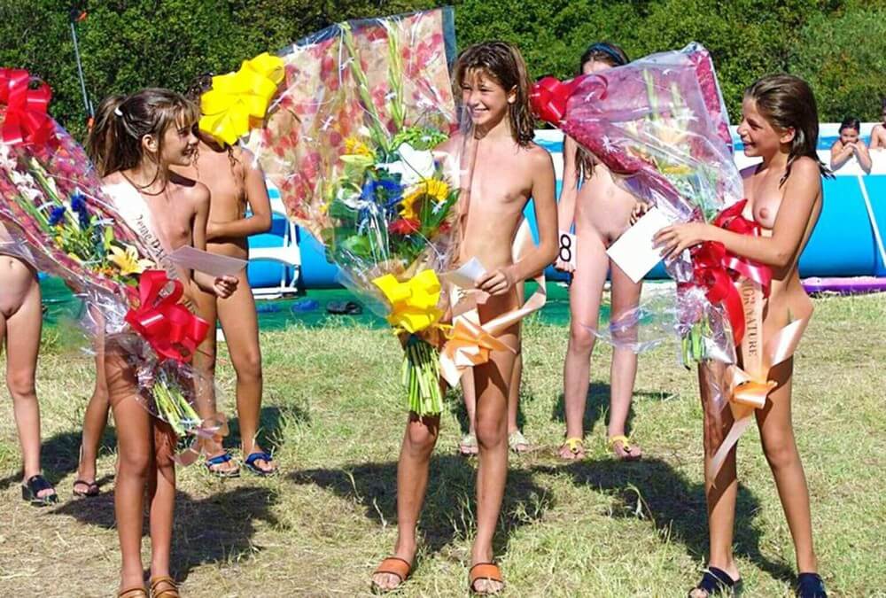 Nudism photo gallery # 2 - Nudism contributes to the strengthening of psychological health