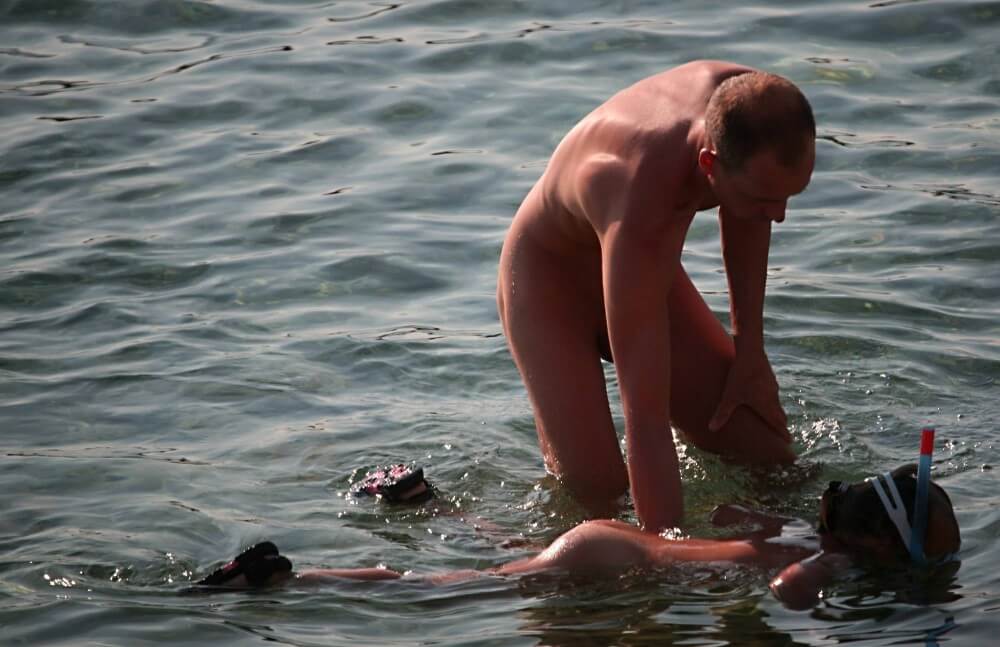 Father Floats His Daughter pics - Public nudism