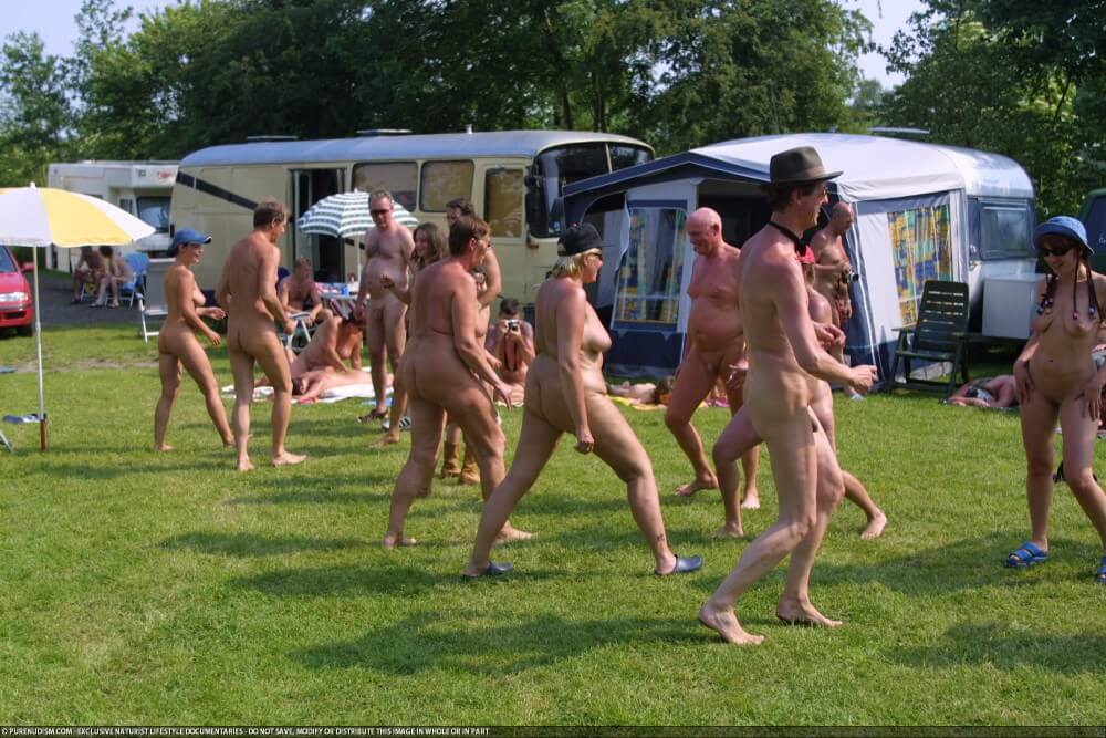 Naturism photo gallery # 53 - Nudity helps us better understand ourselves and those around us