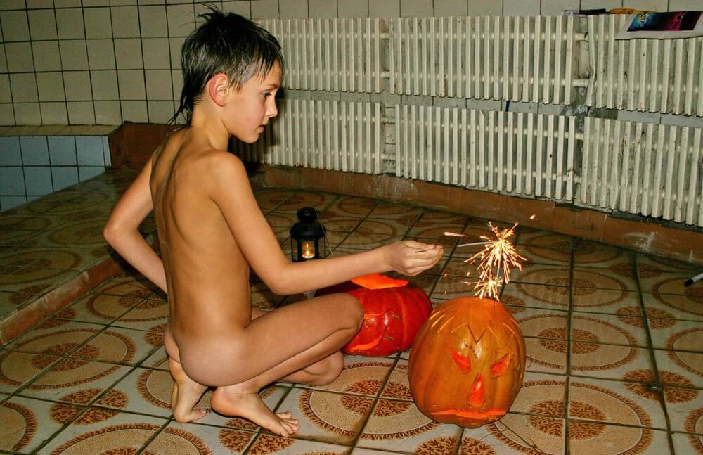 Naturism photo gallery # 20 - Nudism and naturism are a path to natural harmony and inner wholeness