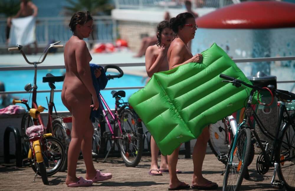 Outdoor Pool Sideliners pics - Nature provides inspiration and energy for the practice of naturism and nudism