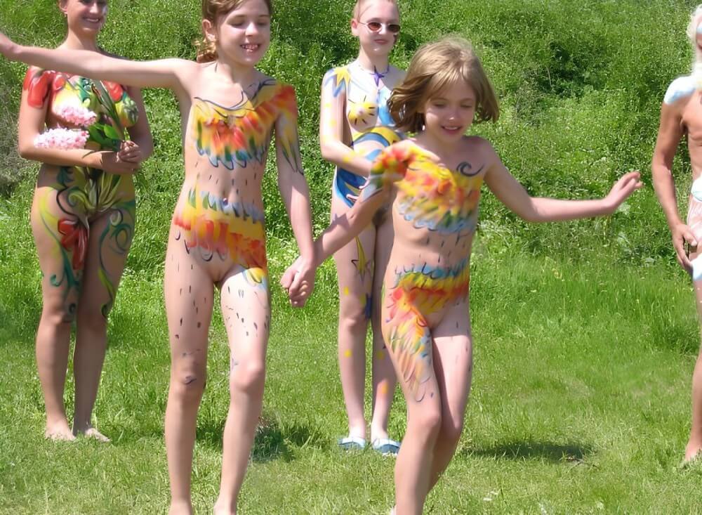 Naturism photo gallery # 29 - Nudity in nudism is a form of honesty with oneself