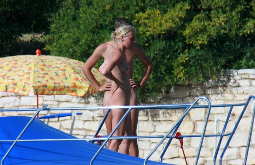 Casual Beachside Strolling pics - They value simplicity and naturalness, and encourage people not to feel self-conscious about being naked