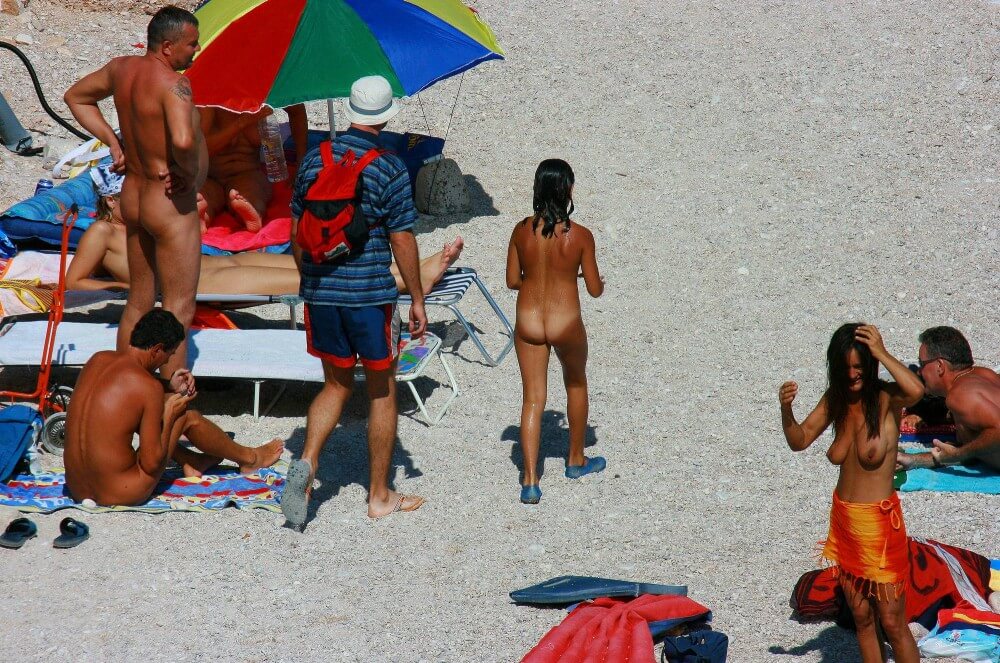 Uka FKK Beach Parenting Nudist beach pics - Naturism teaches respect for the beauty of the body and its natural forms
