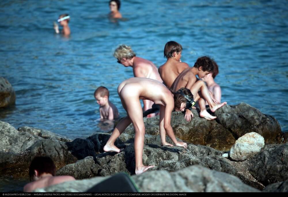 Summer day on the Black Sea photos - Peoples perceptions of nudists