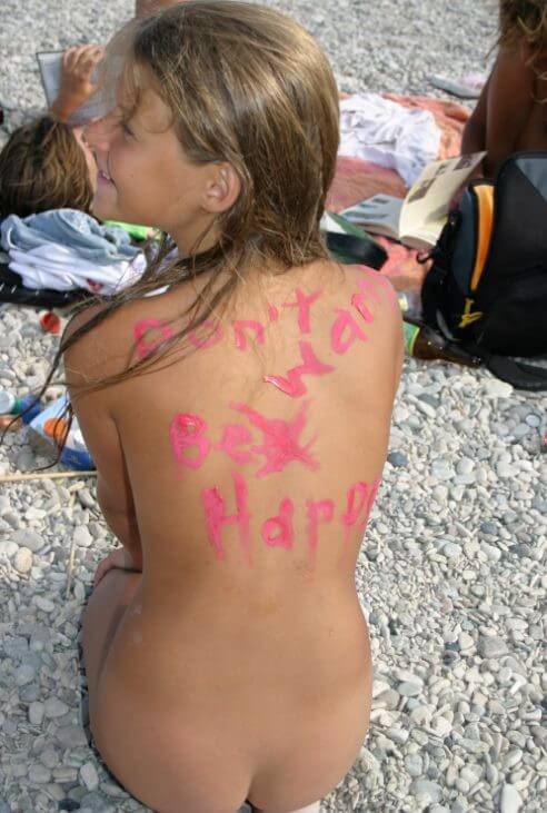Osez vivre nu… Documentary naturism - Naturism promotes openness toward the body