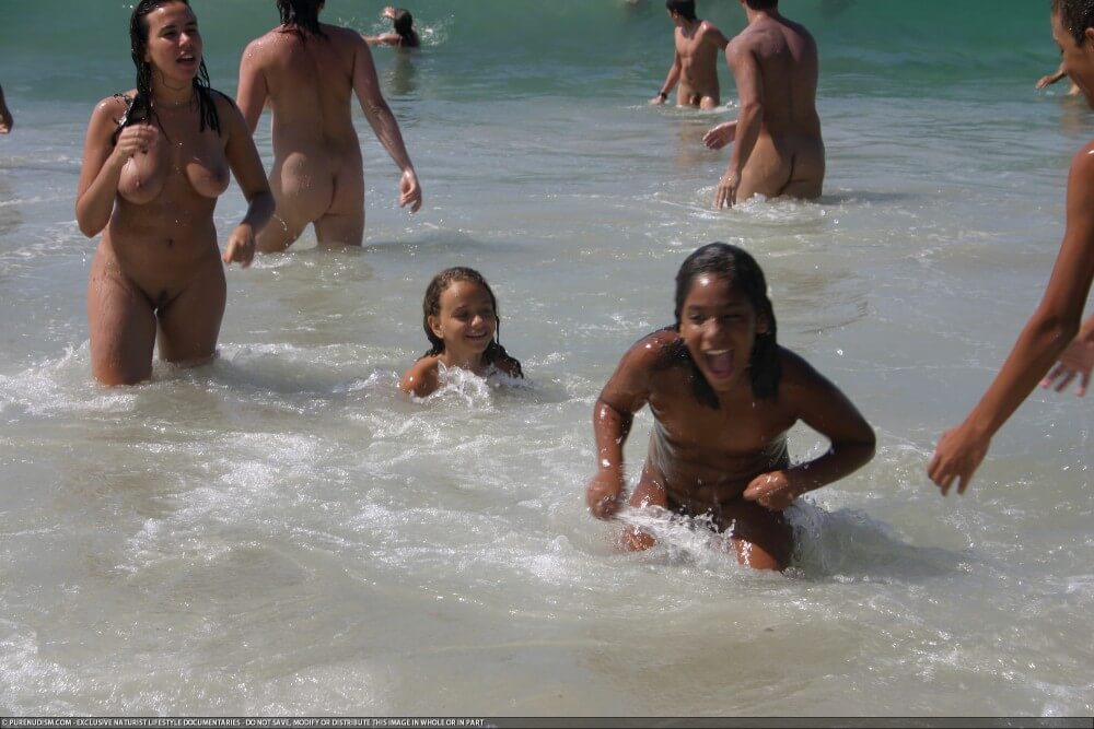 Brazil naturism photo set 4 - A love for the sun and fresh air are important values for naturists